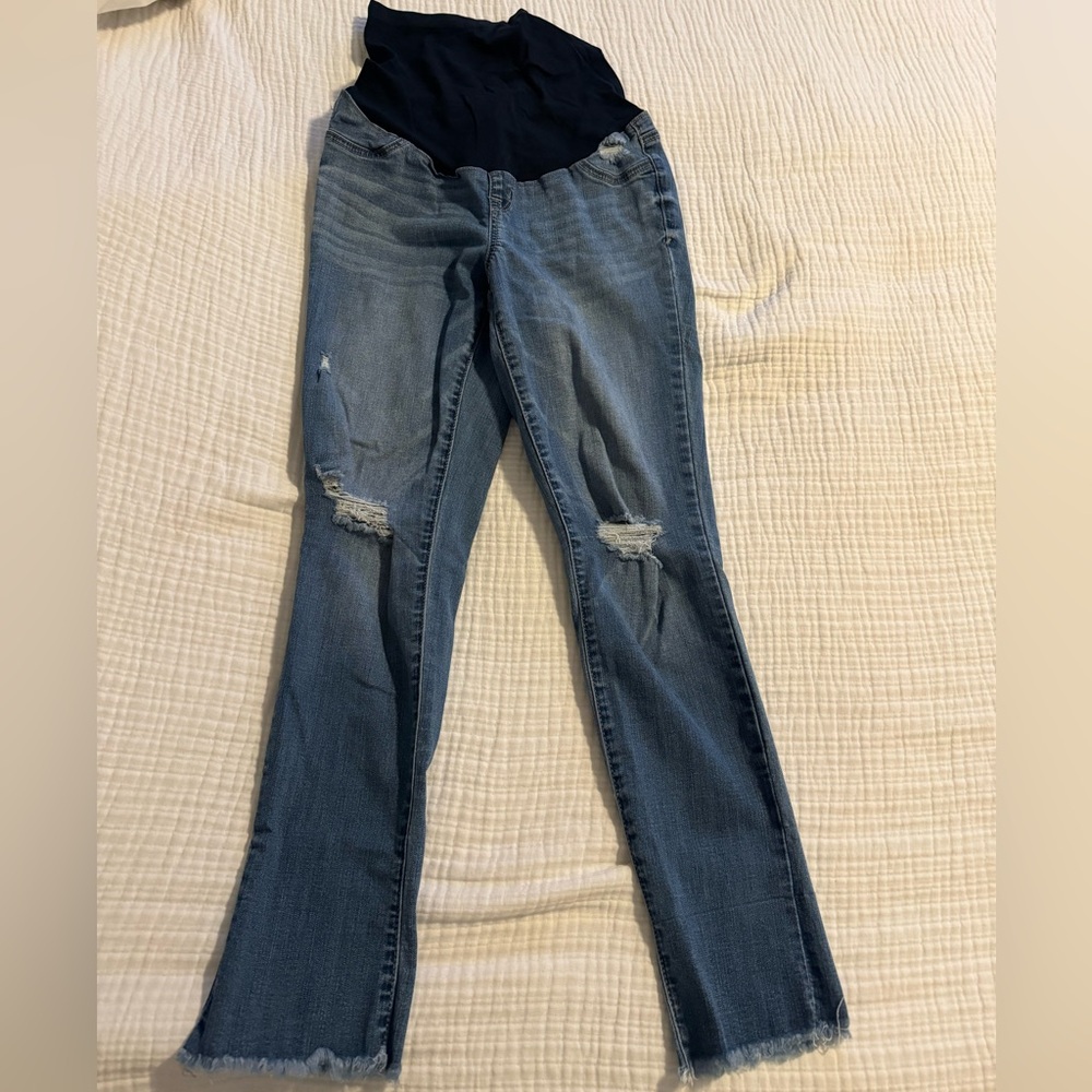 Ripped maternity jeans